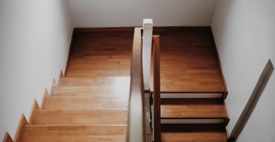 Comment peindre un escalier en bois ? Guide étape par étape