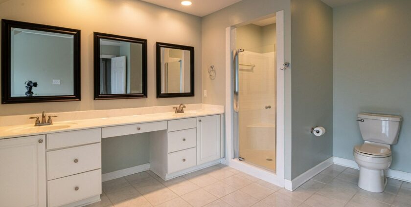 Salle de bain avec murs préparés pour la peinture - guide complet