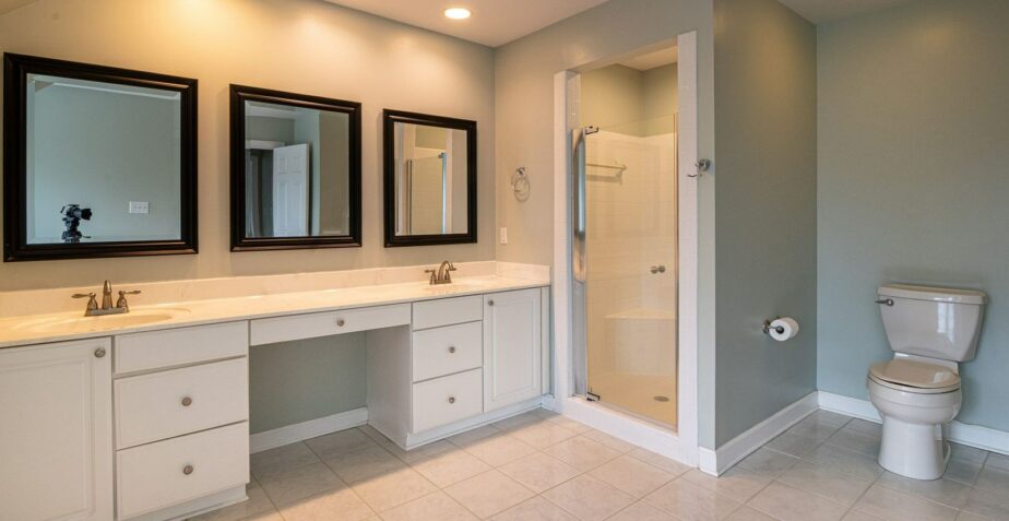 Comment peindre sa salle de bain : guide complet