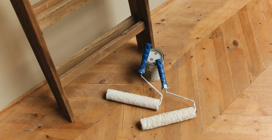 Peindre son parquet en bois : guide pratique étape par étape