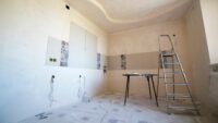 Peinture avant ou après le carrelage : quel ordre suivre ?