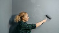 Peinture mate, satinée ou brillante : quelle finition choisir pour vos murs ?