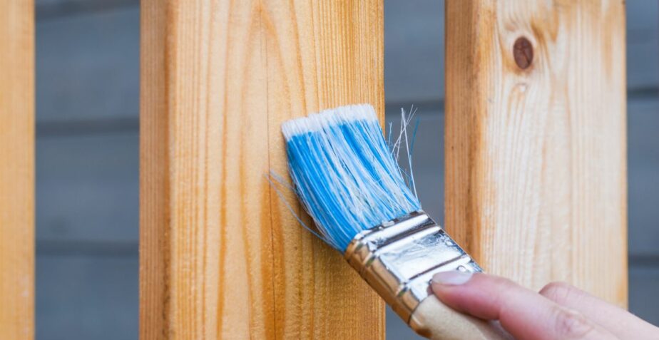 Comment peindre ses plinthes en bois : la méthode pas à pas